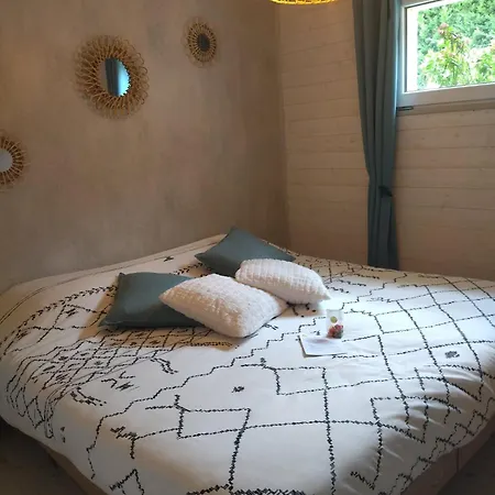 Les Chemins D'ambre Et Thais ホームステイ *