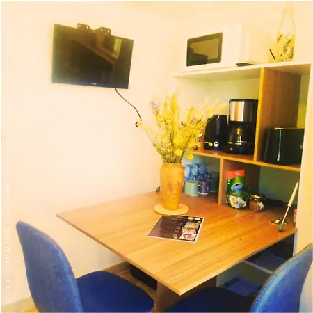 Les Chemins D'ambre Et Thais ホームステイ *