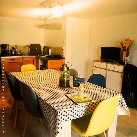 Les Chemins D'ambre Et Thais * La Regrippiere